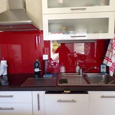 Avec Piscine, Proche Et Commerces - Terrasse Et Parking - Fr-1-328-244 *